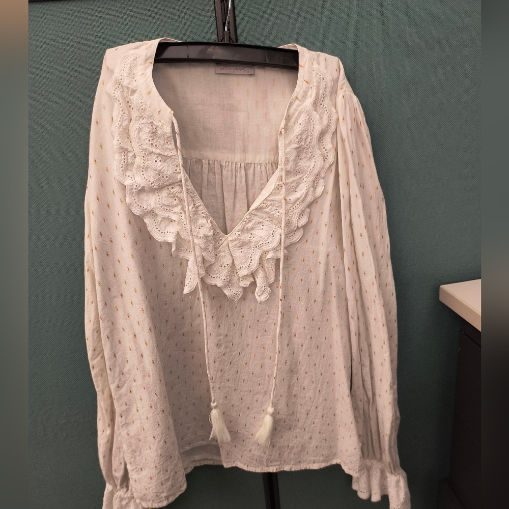 White cotton blouse with eyelet lace trim and subtle Gold dots Sz M Sample Item